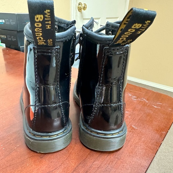Dr. Marten size kids 11 shiny black. - Picture 2 of 7